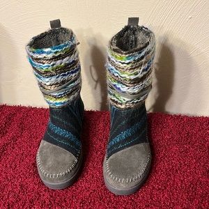 TOMS Nepal Slip On Boots Gray Blue Color Size 6.5